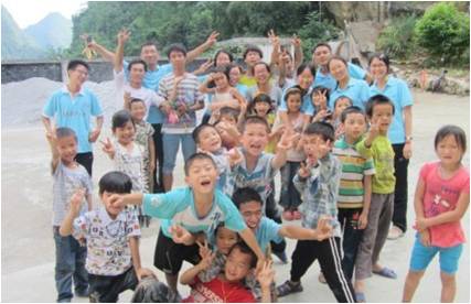 ��h������W(xu��)���������Єӡ��F(tu��n)�֧�̵��c�ǏV���ό����Rɽ�h��կ�l(xi��ng)¡��С�W(xu��)��7��18��������?y��u)麢�ӂ��e�k��Ȥζ�\�ӕ�������������K������^��������������Ŀ������ʮ�֟��ҡ��\�ӕ���Ļ����֧����c���ӂ��_�ĺ�Ӱ��