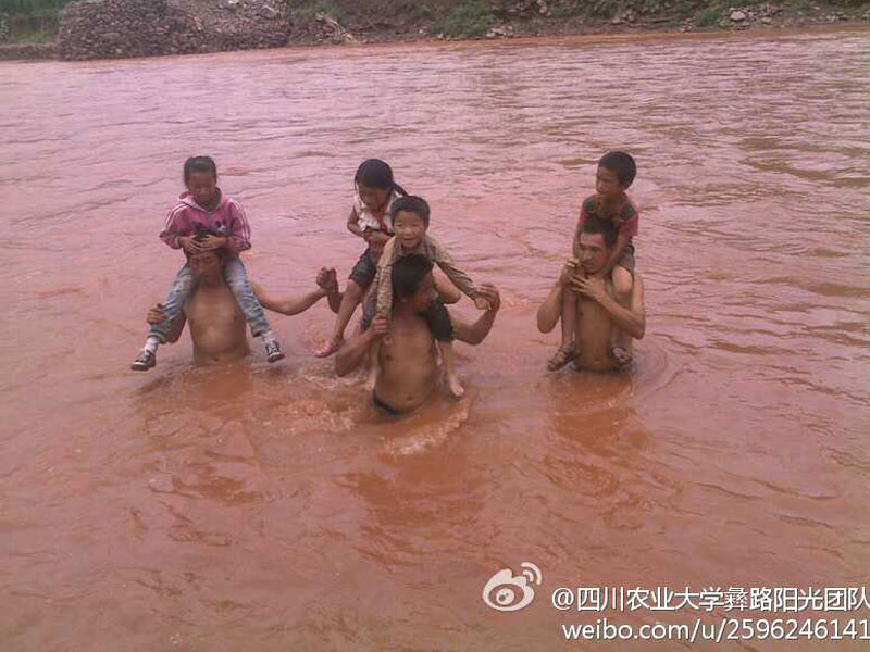 7��17�����Ĵ��r(n��ng)�I(y��)��W(xu��)����·ꖹ⡱�F(tu��n)�(du��)����������ɽ��ϲ�¿h�ɺӿ��(zh��n)�_չ֧�̻�ӡ��ɺӿ��(zh��n)��̎ƫƧ��ȫ��ĺ���ÿ�춼Ҫ���Ѓɂ���С�r�όW(xu��)��;����Ҫ���^һ�l30�׌��ĺ������D������W�����Ӷ��^�R����ĺ�����