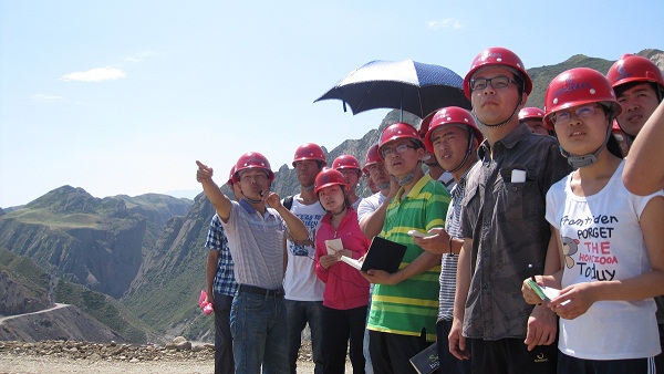 7��9����ʯ���Ӵ�W(xu��)��������顱�F(tu��n)�(du��)�ڶ���ǰ����˹����ˮ���м~���̣���(sh��)���{(di��o)�п�˹����ˮ���м~���̵ĵ��|(zh��)��r���D���(du��)�T��?c��)��J(r��n)�� (t��ng)ȡ�����ώ����v�⡣