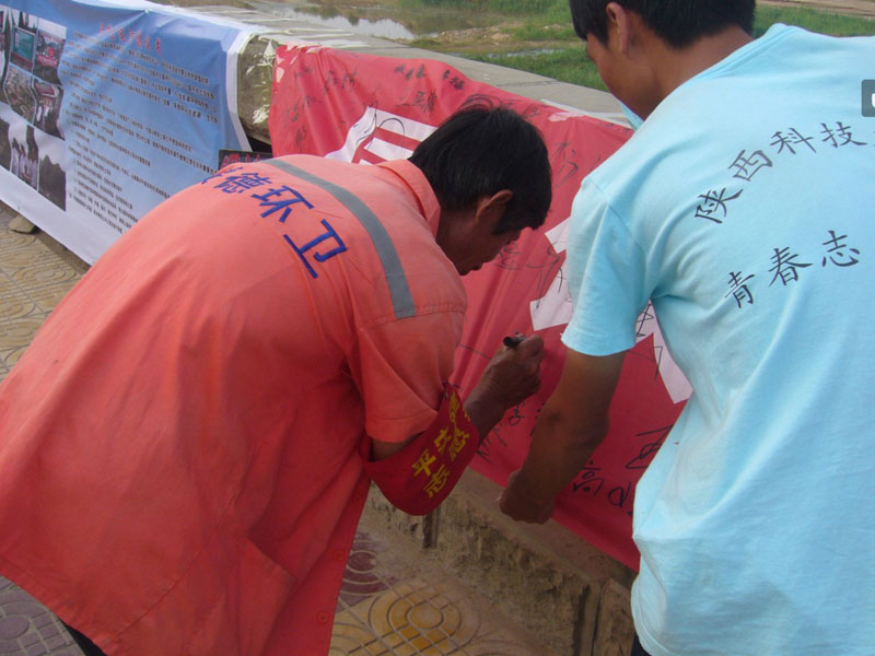 7��21��������Ƽ���W(xu��)���όW(xu��)Ժ��W(xu��)������F(tu��n)�(du��)�ڽ��¿hǧ�{��V���e�k��ͬo��ˮ�����o(h��)ĸ�H�ӡ�������D��һ���h(hu��n)�l(w��i)�����ڡ����o(h��)ĸ�H�ӡ��M���Ϻ������֡�