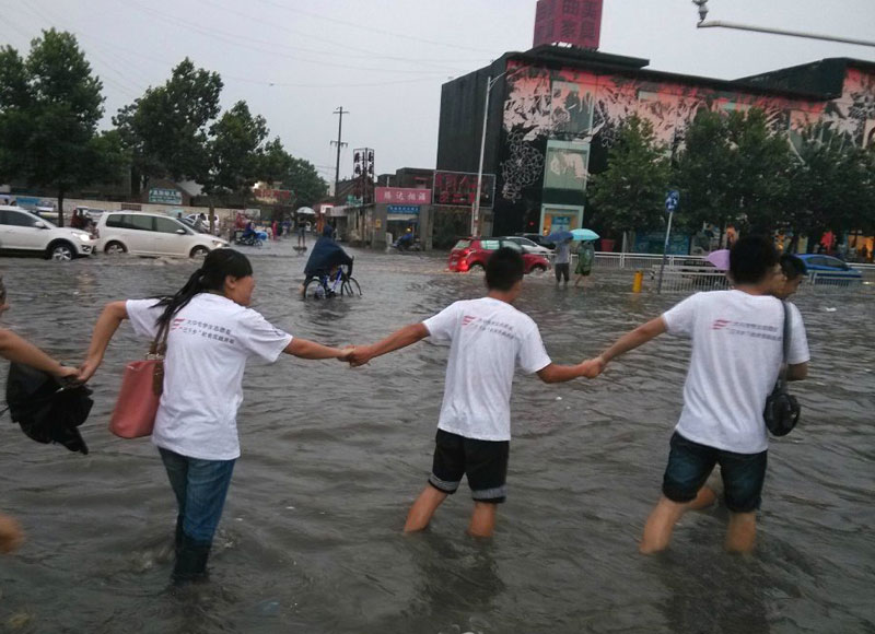 ���_(t��i)��W(xu��)���A�Ǉ�(gu��)ɫ���{(di��o)���(du��)��(l��i)���ʝ��{(di��o)�У�ż��һ��(ch��ng)�������(du��)�T�������eˮ�����ַ���ǰ����