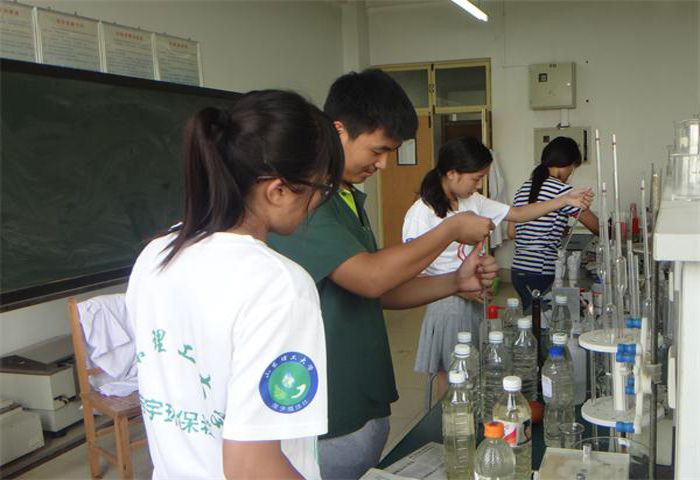 �(du��)�T��?c��)ڌ?sh��)�(y��n)�Ҍ�(du��)�ɼ��؁�(l��i)��ˮ���M(j��n)�Ќ�(sh��)�(y��n)����,����(du��)��Ҫ����ˮ�ӵ�PH����ȡ�늌�(d��o)���������ȹ����(xi��ng)ָ��(bi��o)�ęz�y(c��)����(sh��)��(j��)�M(j��n)��̎����