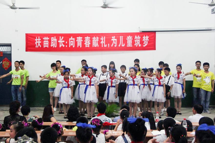 ־Ը�ߞ麢�ӂ��e�k�ˡ��������L(zh��ng)��������ˇ�R��������С���т�ͬ�_(t��i)�����ք�(sh��)�衶�ж����ġ���