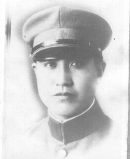 �������h�壬�|���d������1908������������ڵ�����ͥ���x�켽܊�^(q��)�Γ�܊˾��T��1924���M��|���v���������I(y��)����У����У�̹١�1931�����Rռɽ�������У�����������˽��򿹑�(zh��n)�Ȍ�������(zh��n)��1936���κӱ����h��܊��У����(d��o)�L��1938��8���ʲ����x����꠱��x�켽܊�^(q��)��ʽ������x�켽܊�^(q��)�Γ�܊������˾��T��1939������Ї����a(ch��n)�h��1940���ڰوF���(zh��n)�Љ��Ҡ������r��32�q��