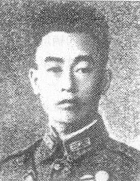 ����t��1905��9�������F��ʡ�󲨿h����1926���������S��܊�ٌW(xu��)У��5�ڲ����ƌW(xu��)��(x��)��1937��������t�����ʲ�������������������(zh��n)��ؓ(f��)؟(z��)���ؼζ�һ�������˔��˶���M(j��n)����������(hu��)��(zh��n)��������t�����ʲ��D(zhu��n)�Ƶ����(y��ng)֮����(zh��n)���_ʼ�Γ����(d��ng)����܊�{(di��o)����(y��u)��(sh��)������������t�c������ʿ�����ڽ��u�I(l��ng)������t��������ʿ���c��܊����(zh��n)������ҹ�� 1939��2�£�����t�����ʲ�������𣨲����䣨������·������܊�������Ď��F(tu��n)����(zh��n)�������ұ���������������ѳ��(gu��)��