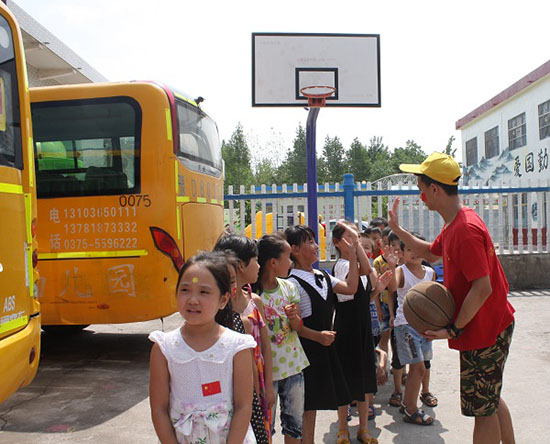 ���Ϲ��I(y��)��W(xu��)��(j��ng)��(j��)�Q(m��o)�׌W(xu��)Ժ����ϵ�P�h�������ж������������(sh��)�`�(du��)������ʡƽ�ɽ���P�hѦ���(zh��n)���Ӝϴ���ӢС�W(xu��)�_չ֧�̻�����e�k��ӢС�W(xu��)��һ��Ȥζ�\(y��n)�ӕ���׌�W(xu��)���w���W��ƥ�˾������D��־Ը�߽o�W(xu��)���ĄŃ����͡�