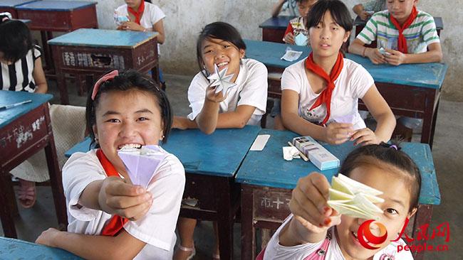 ���ϿƼ���W(xu��)��һ��һ·���x��(w��)֧���c����(zh��n)��ؚ�{(di��o)�Ќ�(sh��)�`�F(tu��n)���������(y��ng)�h��¹ɽ�(zh��n)�u�ŸG���_չ�x��(w��)֧�̺ͷ�ؚ�{(di��o)����־Ը�߽o���ӂ��_�O(sh��)�ֹ��n�ã��D�麢�ӂ�չʾ�ֹ���Ʒ�����F(tu��n)�(du��)�ṩ��