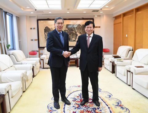 人民日報(bào)社社長、總編輯庹震會見新加坡駐華大使呂德耀一行