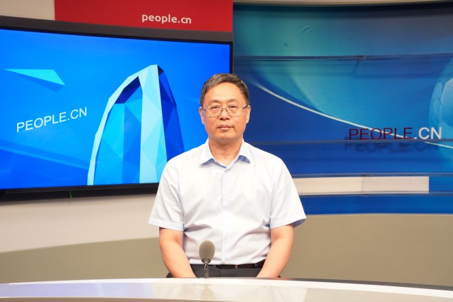 中國藝術(shù)研究院院長、黨委副書記周慶富做客人民網(wǎng)。張力洋攝