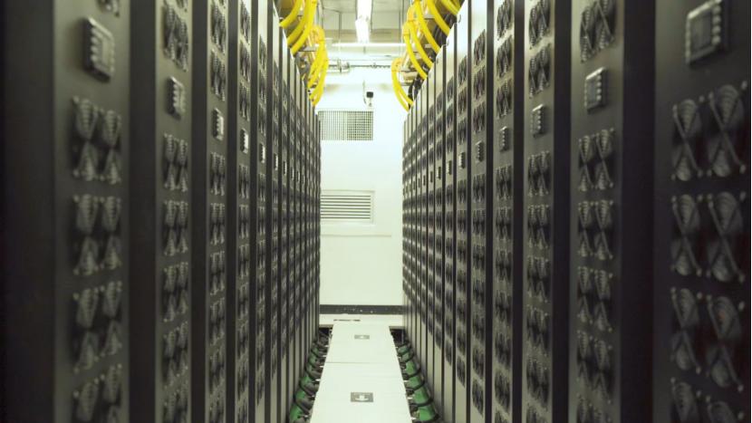 貴安超算中心內(nèi)的機房。人民網(wǎng) 陽茜攝